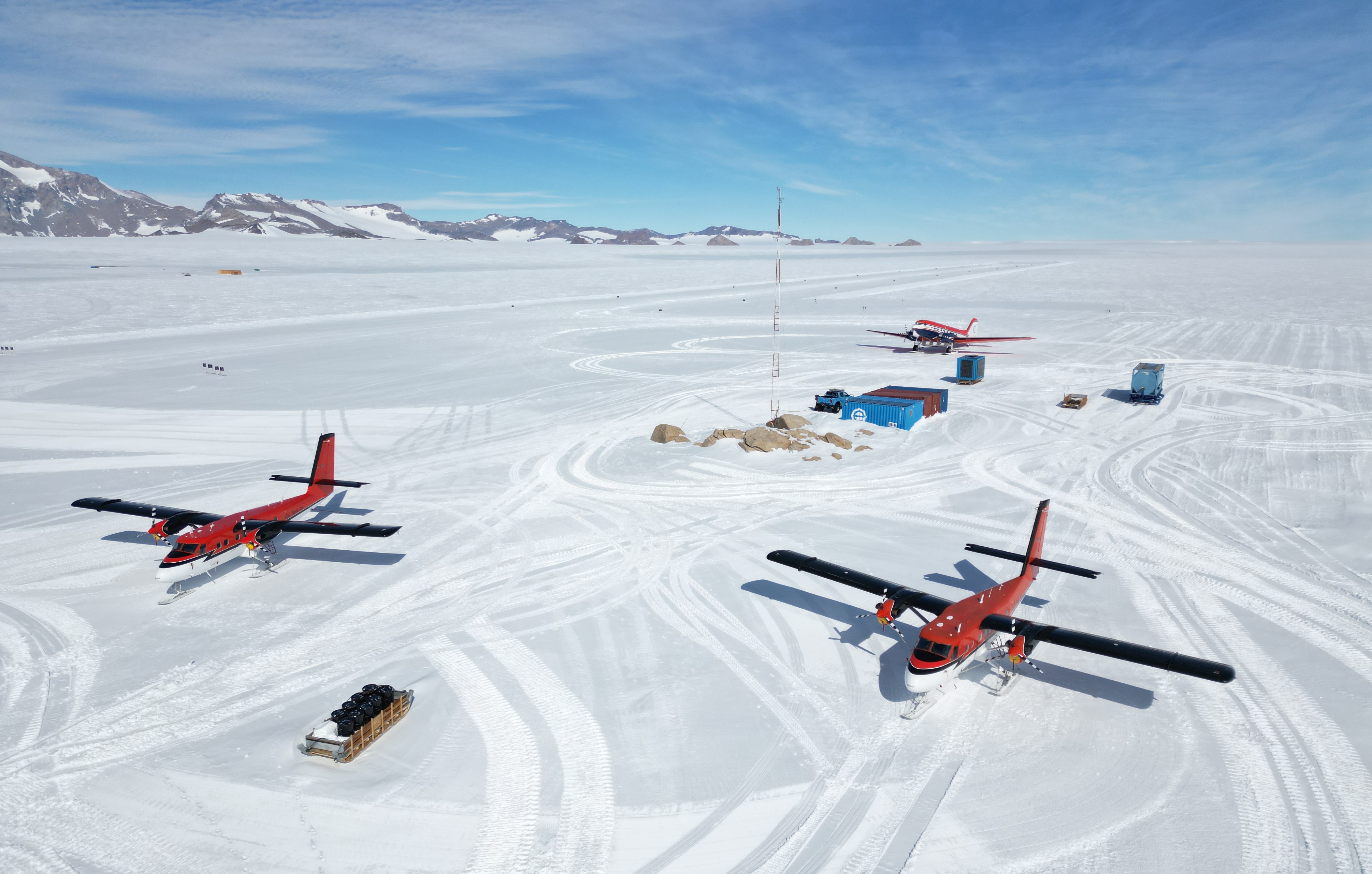 Planes at the PEA runway