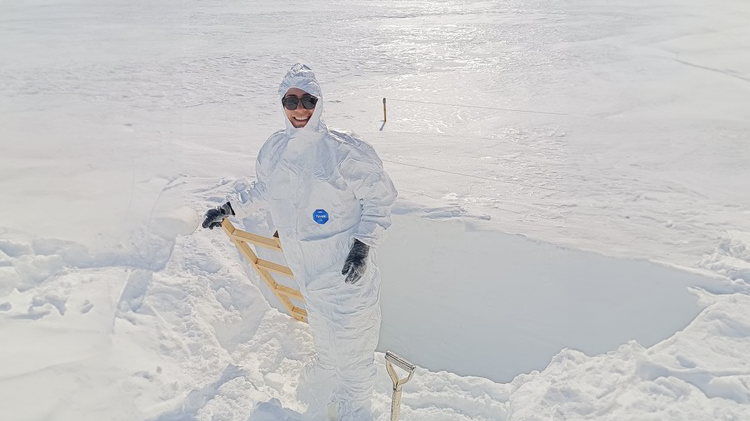 Paula in a snow pit taking samples of snow for PASPARTOUT project