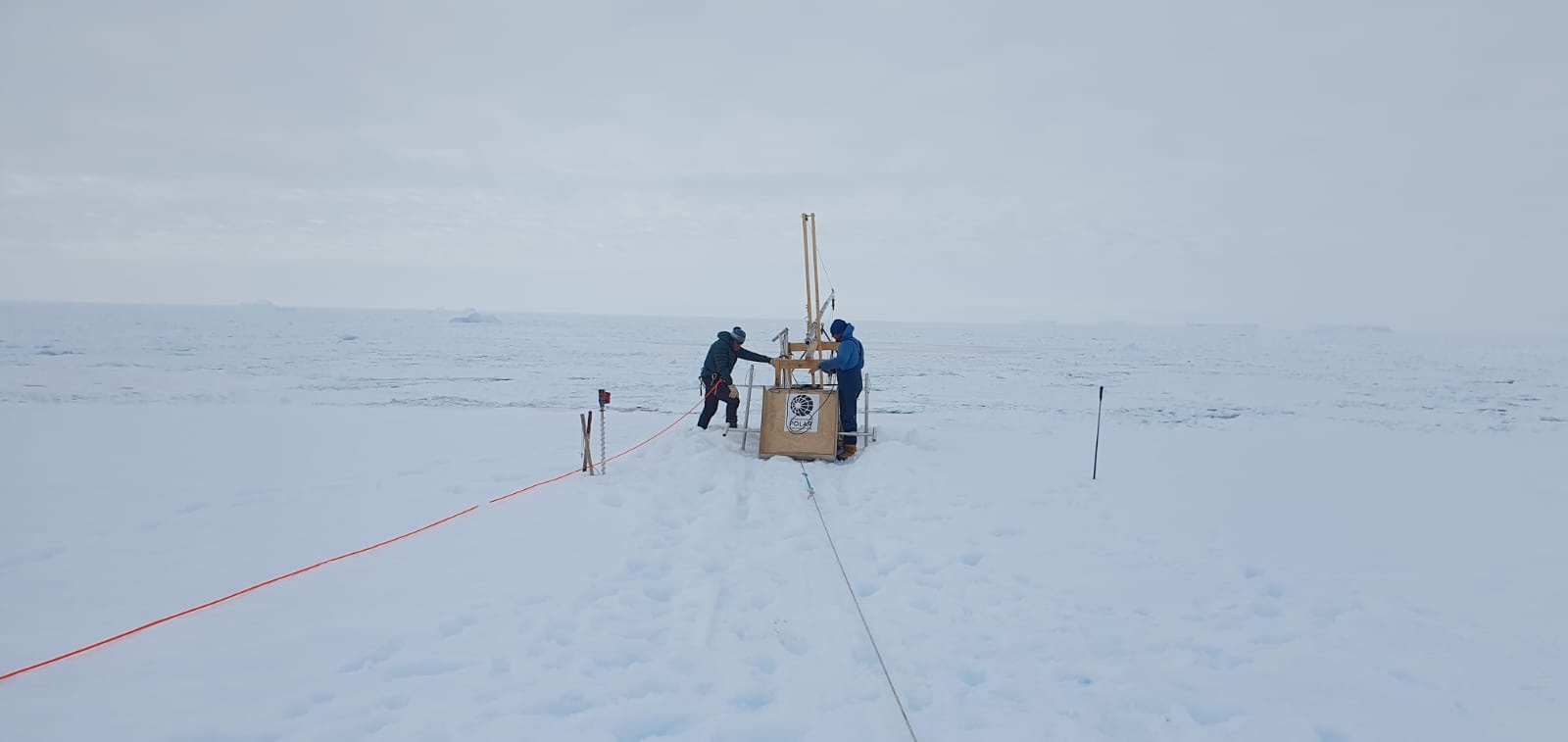 Drilling a hole in the King Baudoin Ice Shelf to take CDT measurements